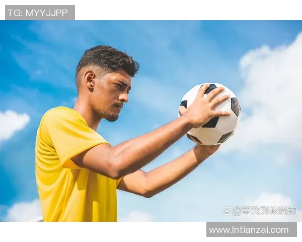 足球巨星重返赛场的经典瞬间回顾与感动时刻分享 足球巨星重返赛场的经典瞬间回顾与感动时刻分享